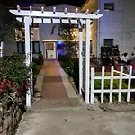 Hotel Seven Roads