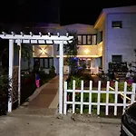 Hotel Seven Roads