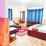 Kevin\'S Bearshola Residency