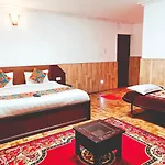 Kevin\'S Bearshola Residency