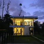 Waran Holiday Luxury Home Stay