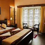 Golden Vista - Luxury Homestay