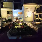 7 Roads Resort 50Mts To Lake