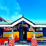 Rave Raja Coworking Hostels