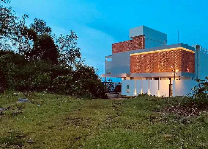 Golden Creeper, Luxe Villa