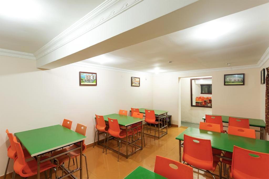 Yogi Cool Residency Hotel *