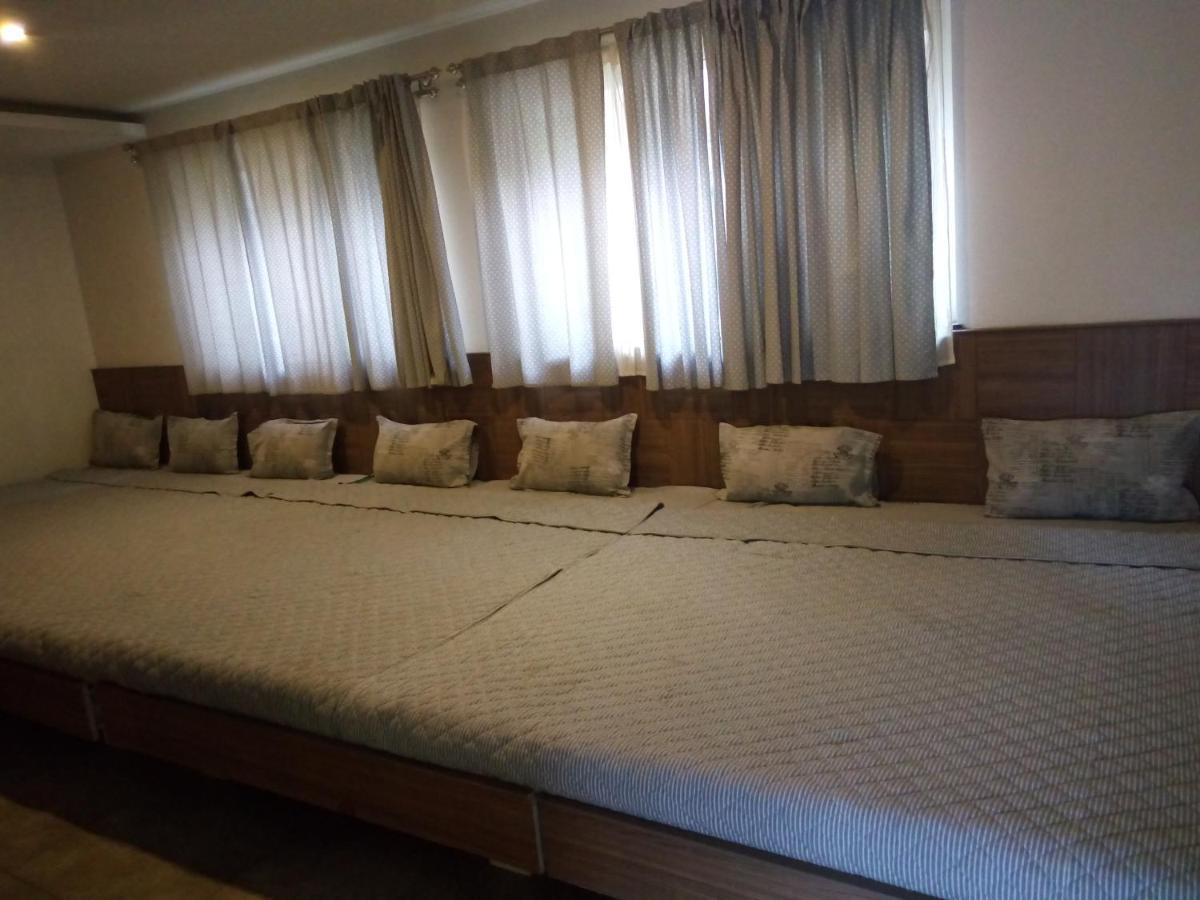 Oyo 4943 Sandanams Hotel 2*
