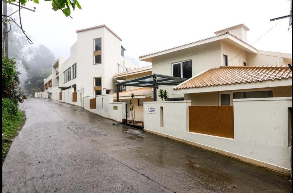 Oyo 4943 Sandanams Hotel