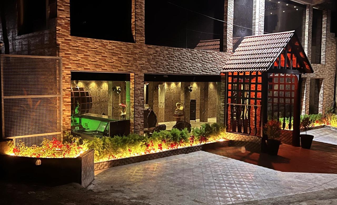 Hyders Park- The Luxury