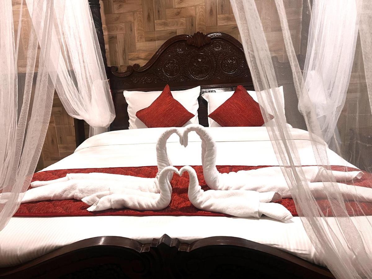 Hotel Hyders Park- The Luxury