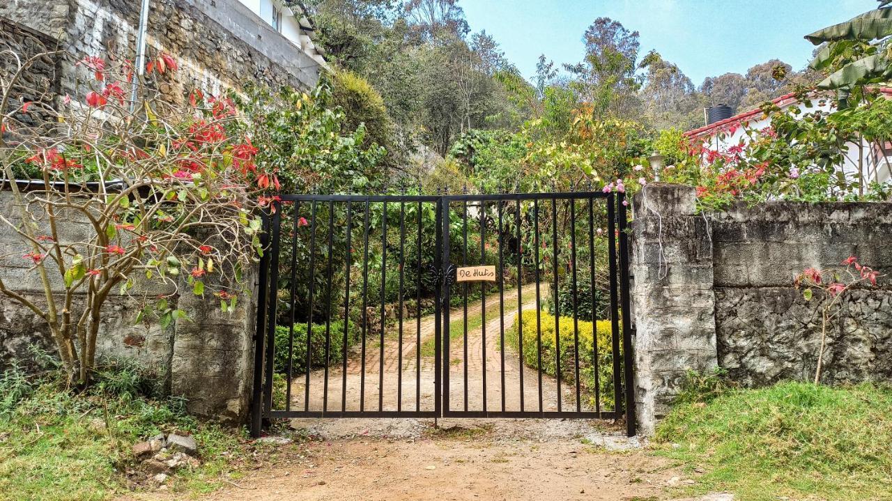 Villa De Huts