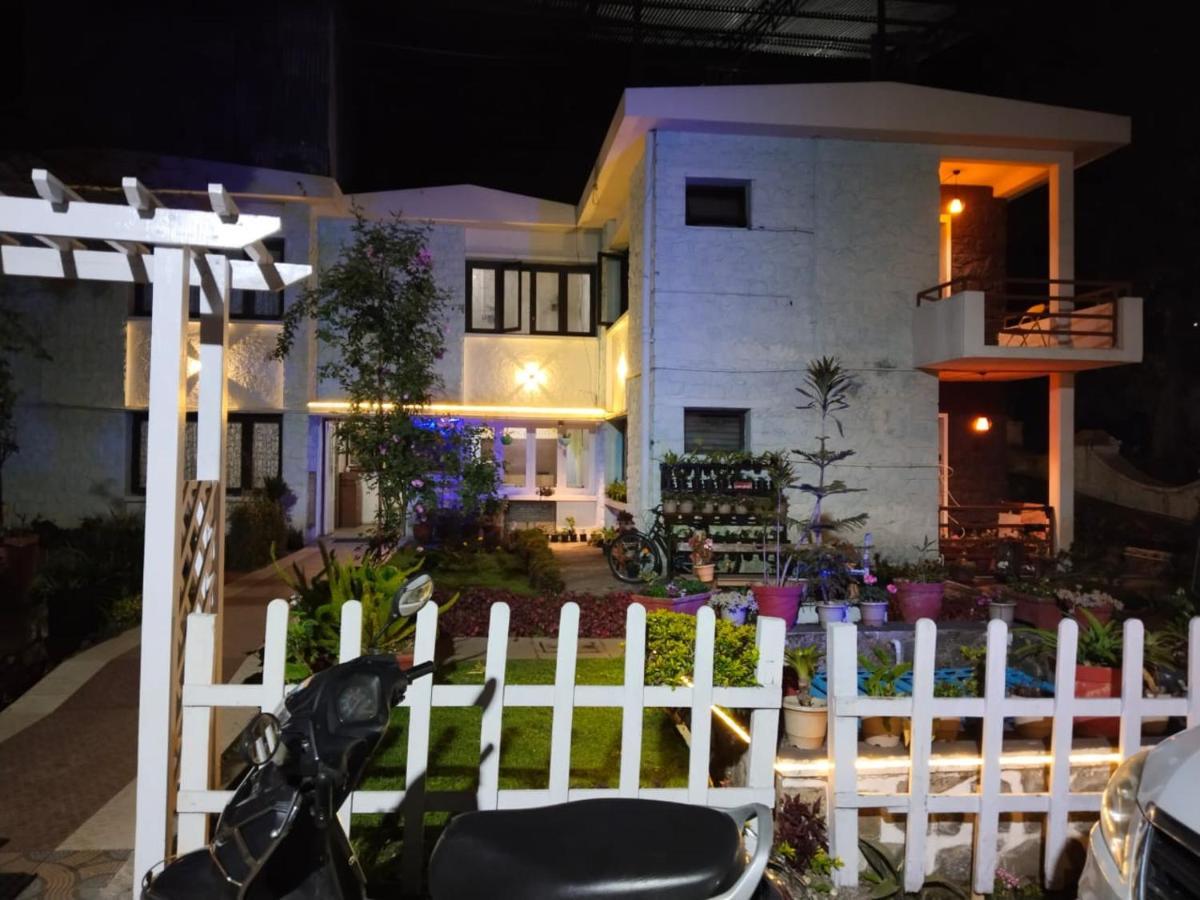 Seven Roads Hotel *