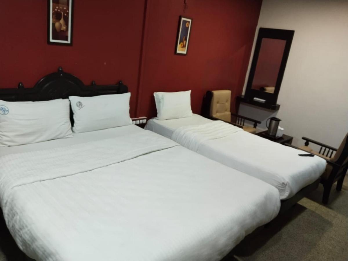 Hotel Seven Roads