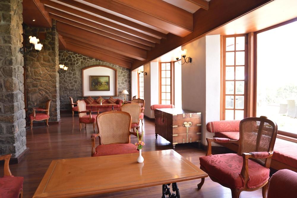 The Carlton Resort 5*