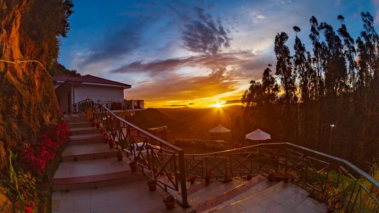 Resort Warmth Hill Crest *