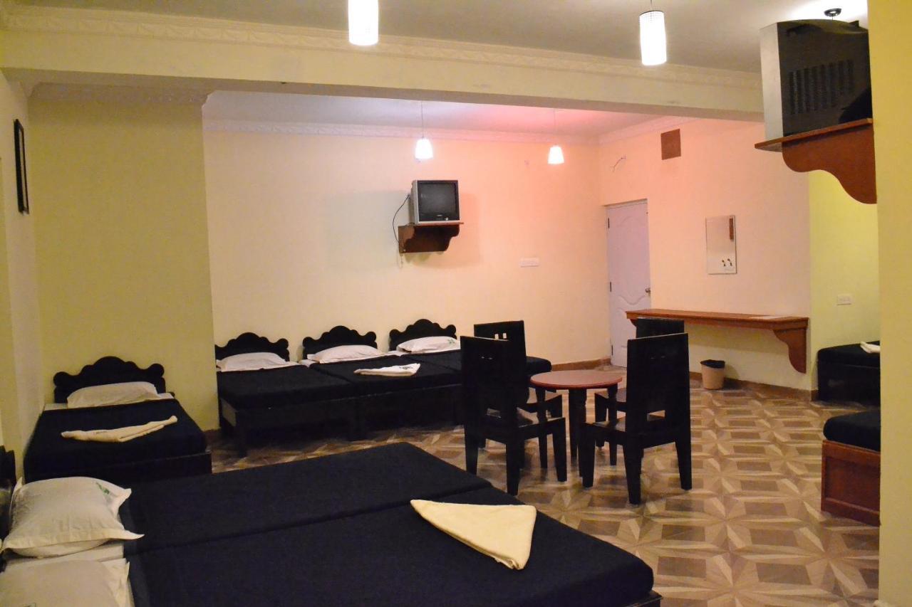 Wood Palace Hotel Kodaikanal