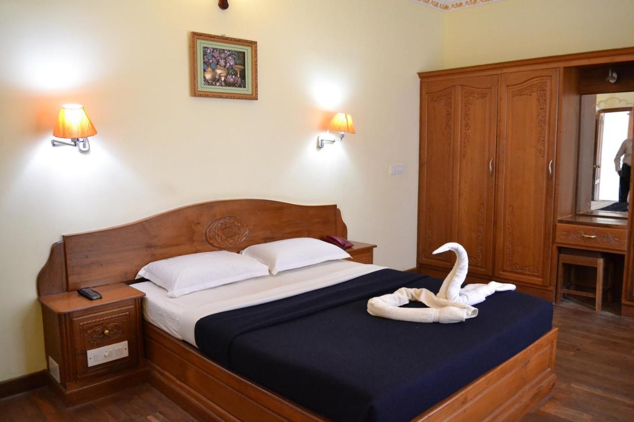 Hotel Wood Palace *