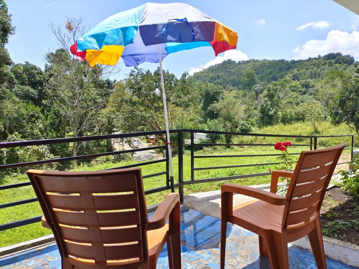 Banana Hill Club Guest house *