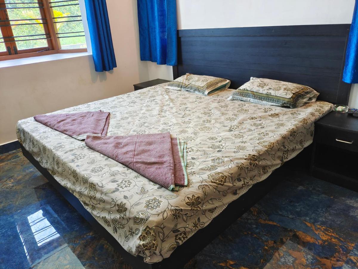 Banana Hill Club Guest house *