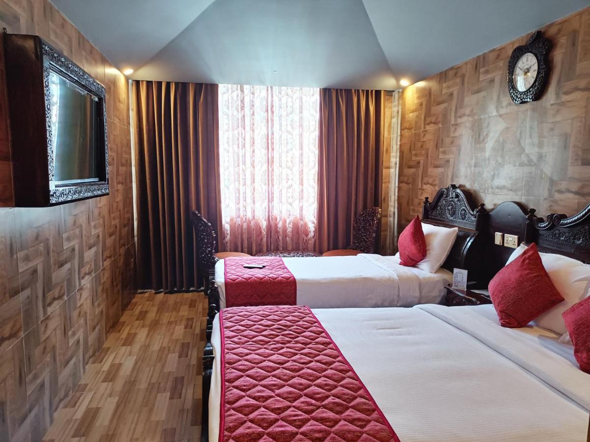 Hotel Hyders Park- The Luxury 3*