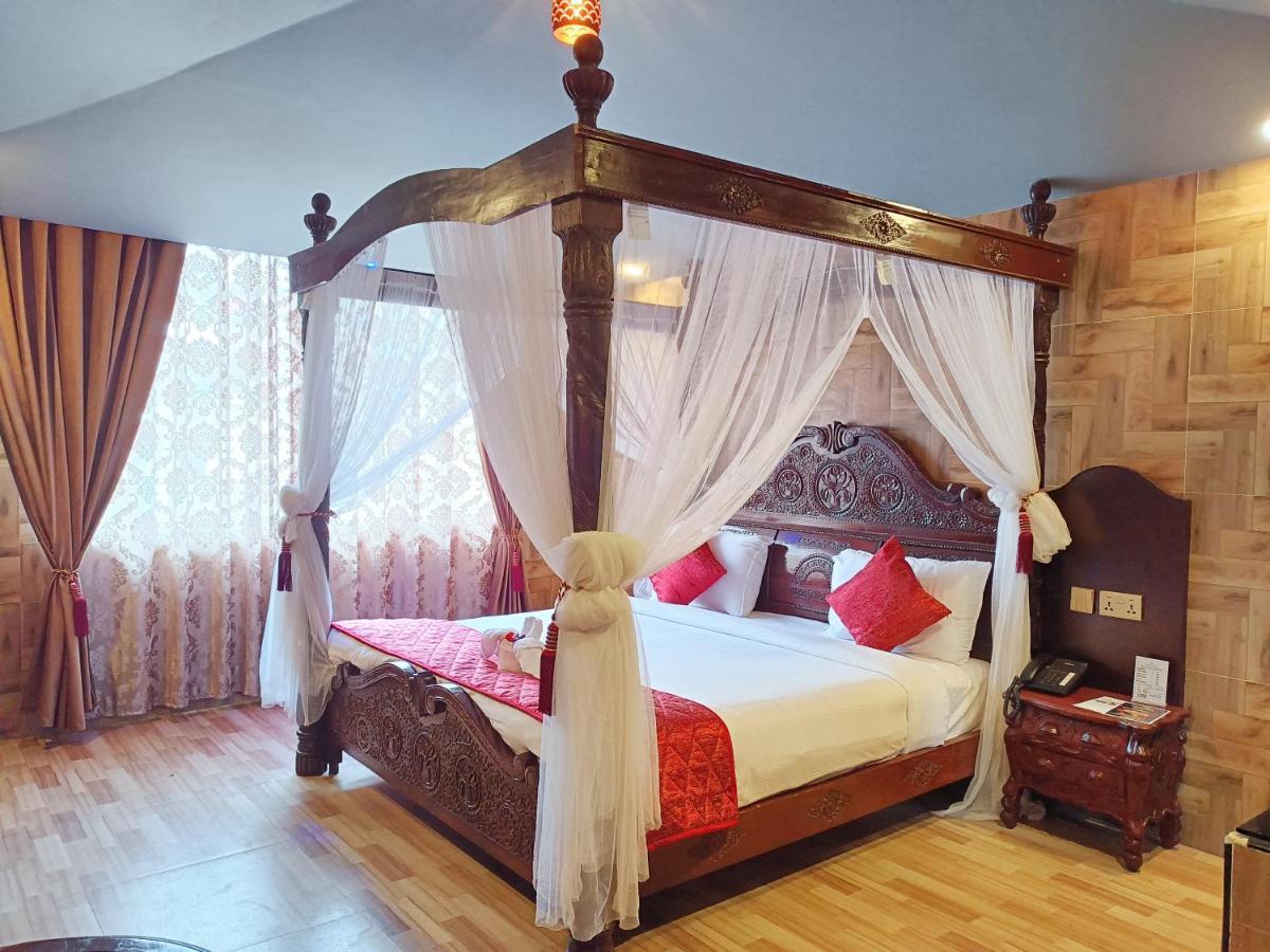 Hotel Hyders Park- The Luxury 3*