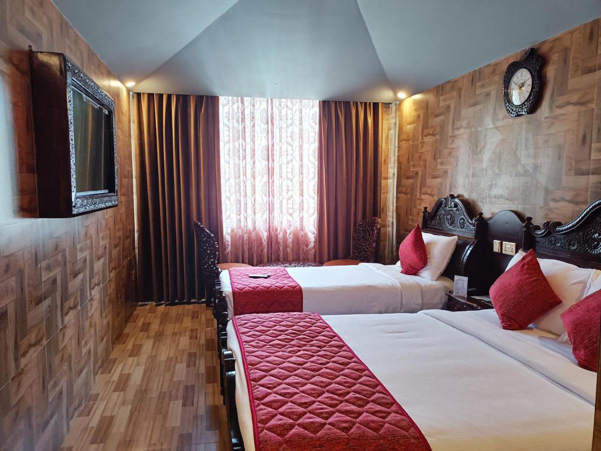 Hotel Hyders Park- The Luxury