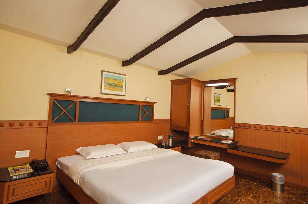 Hotel Hilltop Towers 2*