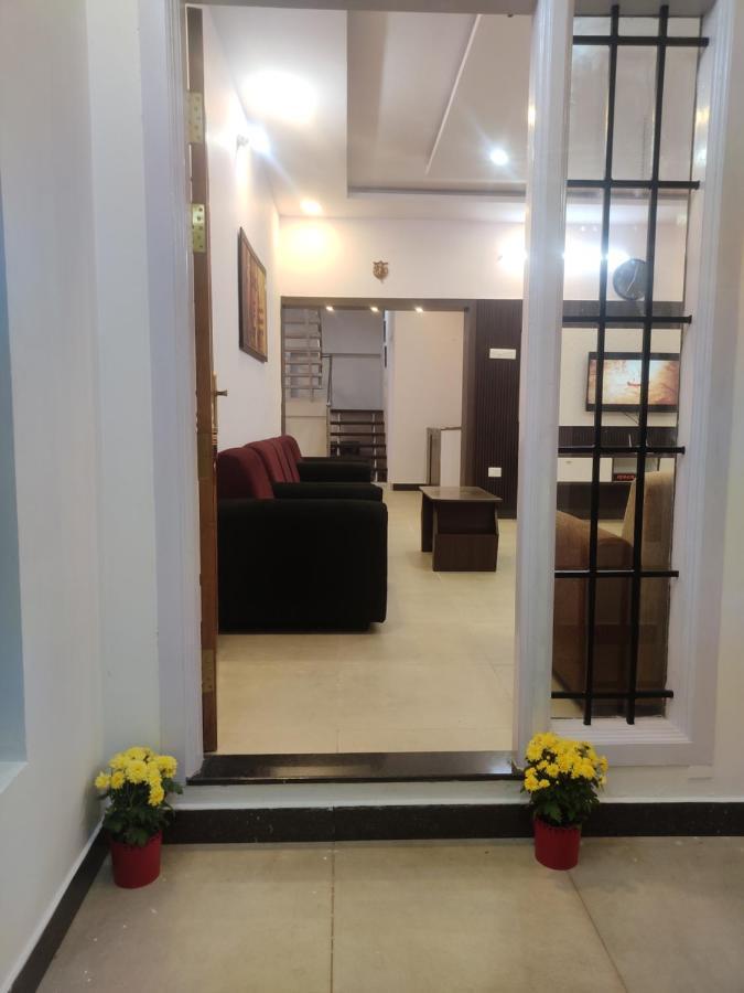 Chill Breeze Castle: 4bhk With & Mountain Views *