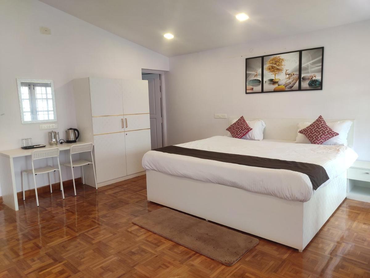 Chill Breeze Castle: 4bhk With & Mountain Views