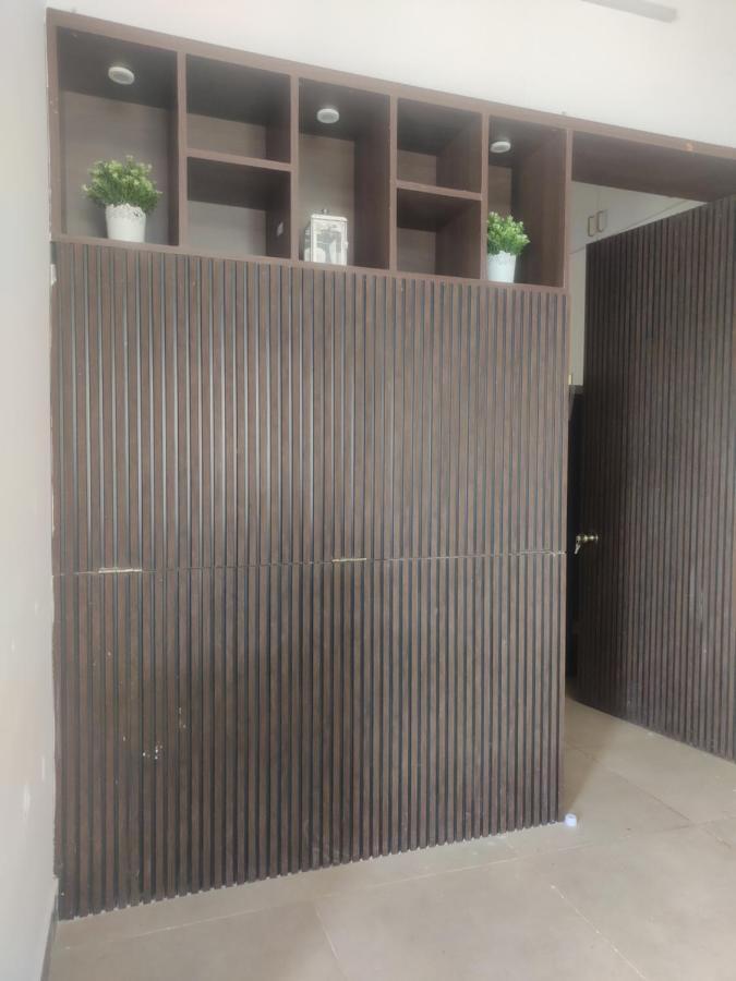Chill Breeze Castle: 4bhk With & Mountain Views Homestay *