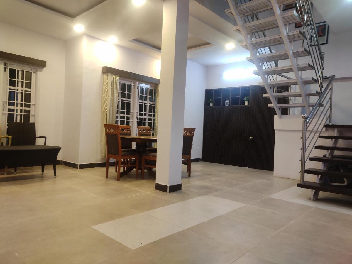 Homestay Chill Breeze Castle: 4bhk With & Mountain Views *