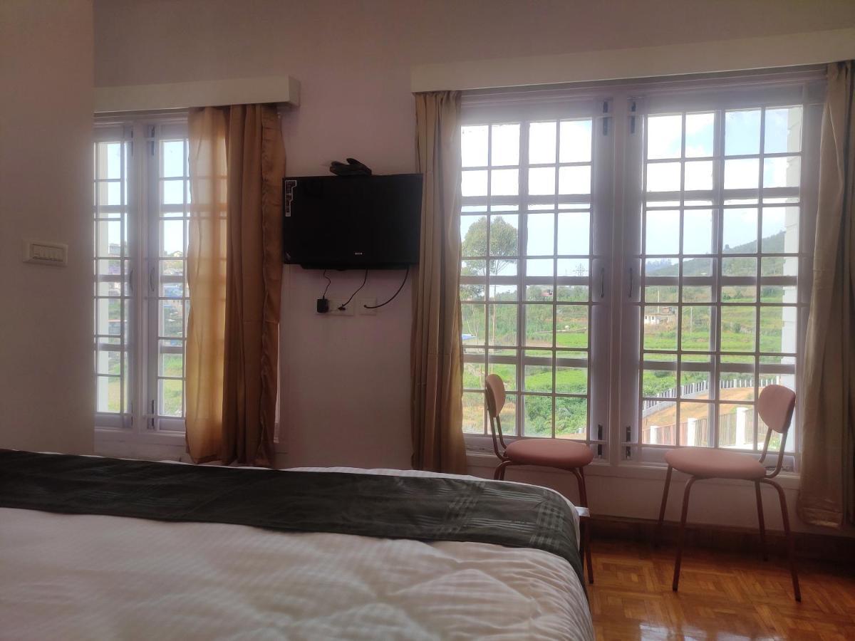 Chill Breeze Castle: 4bhk With & Mountain Views Homestay *