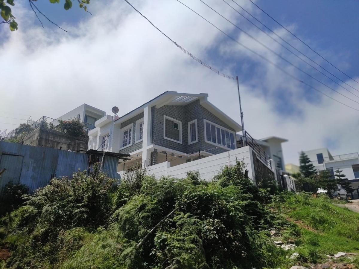 Chill Breeze Castle: 4bhk With & Mountain Views