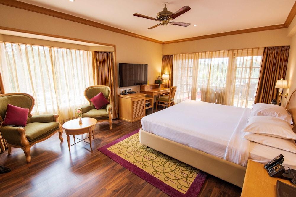 The Carlton Resort 5*