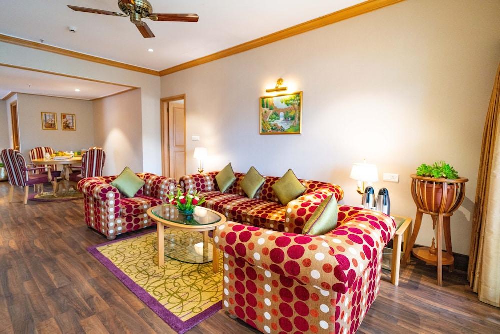 The Carlton Resort 5*
