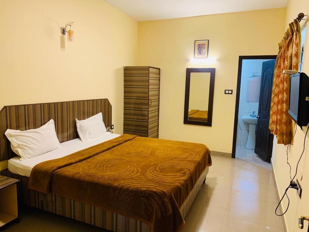 Hotel Le Grace Apoorva *