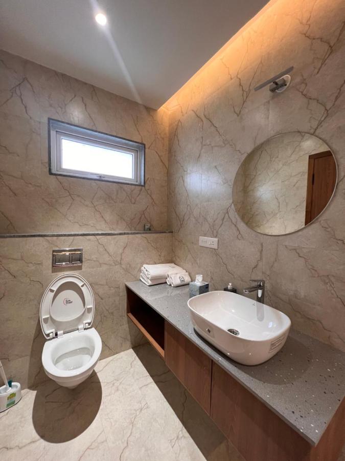 Golden Creeper, Luxe Villa *