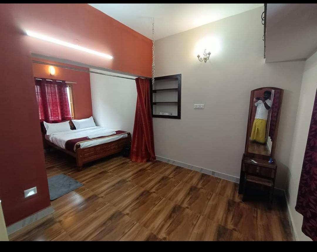 Kurinji Illam Guest house *