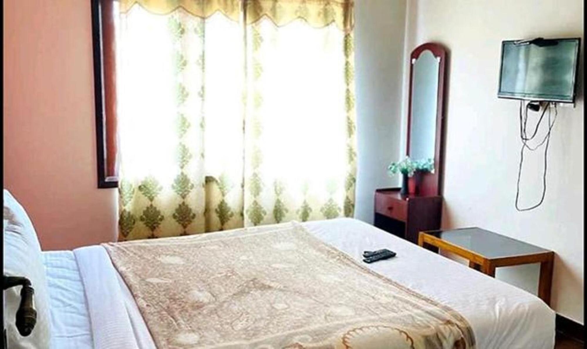 Hotel Fabhotel Sri Guhan Eiite 3*