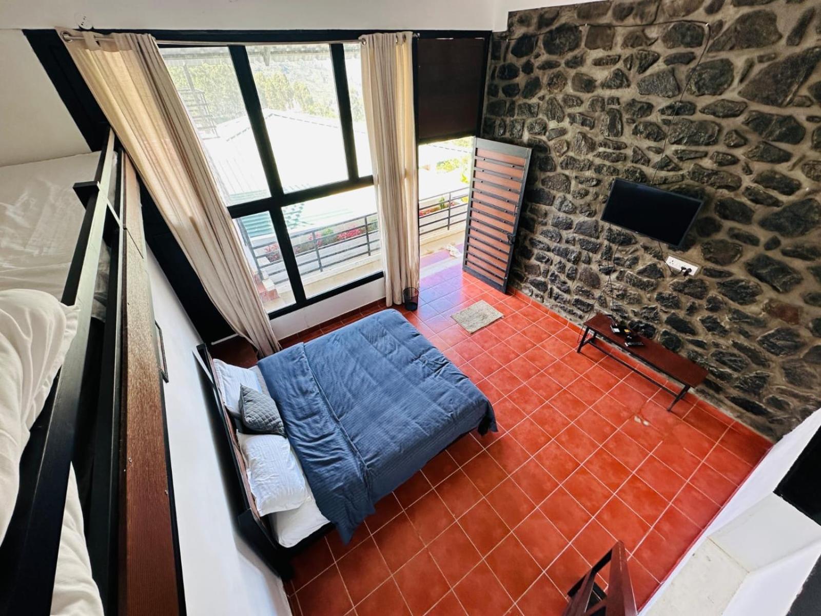 Thesula Valley Lodge *