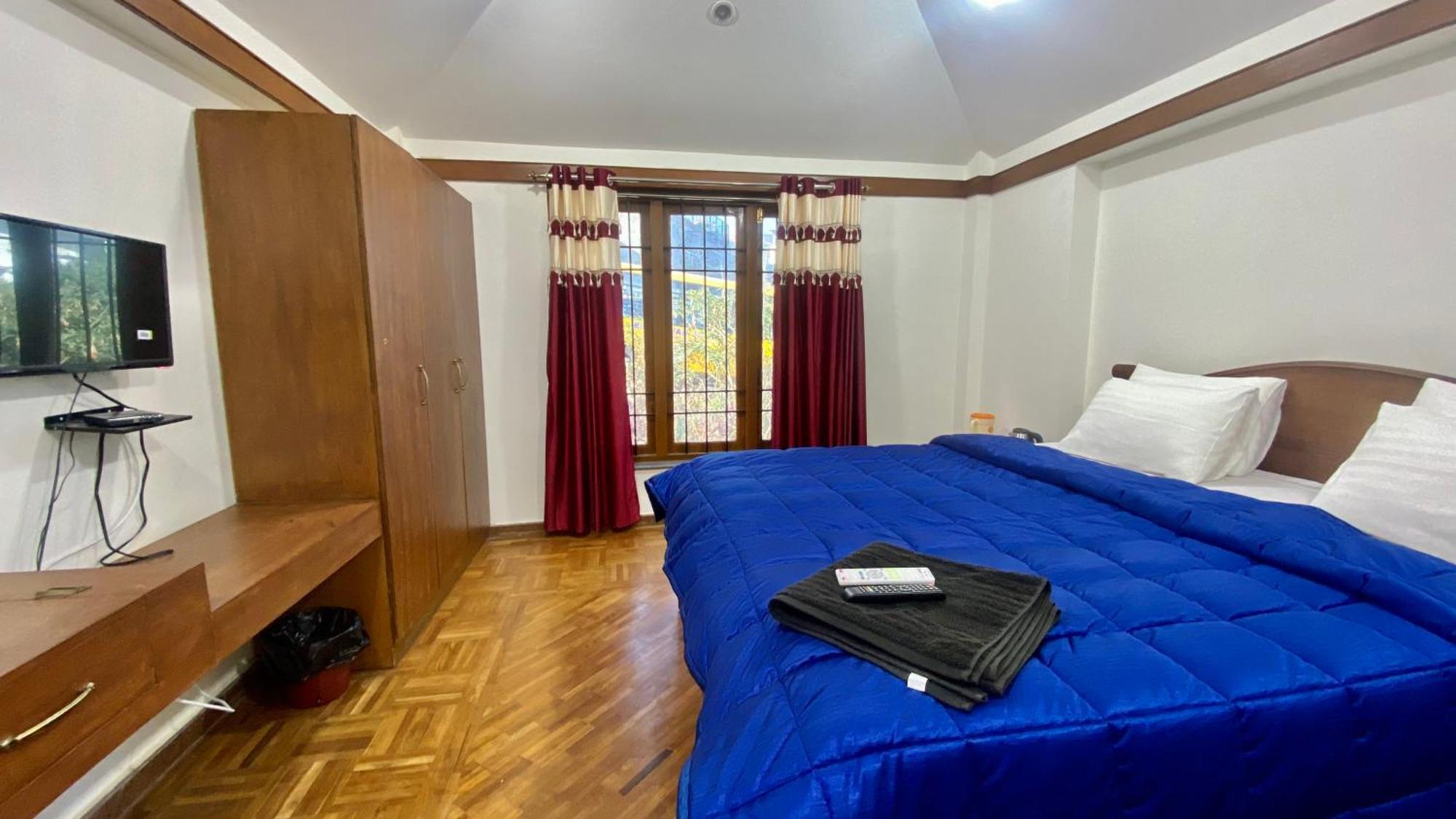 Willostays Alpine Mansion 6bhk Holiday home *