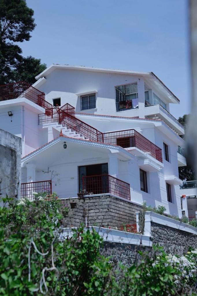 Costa Cliff