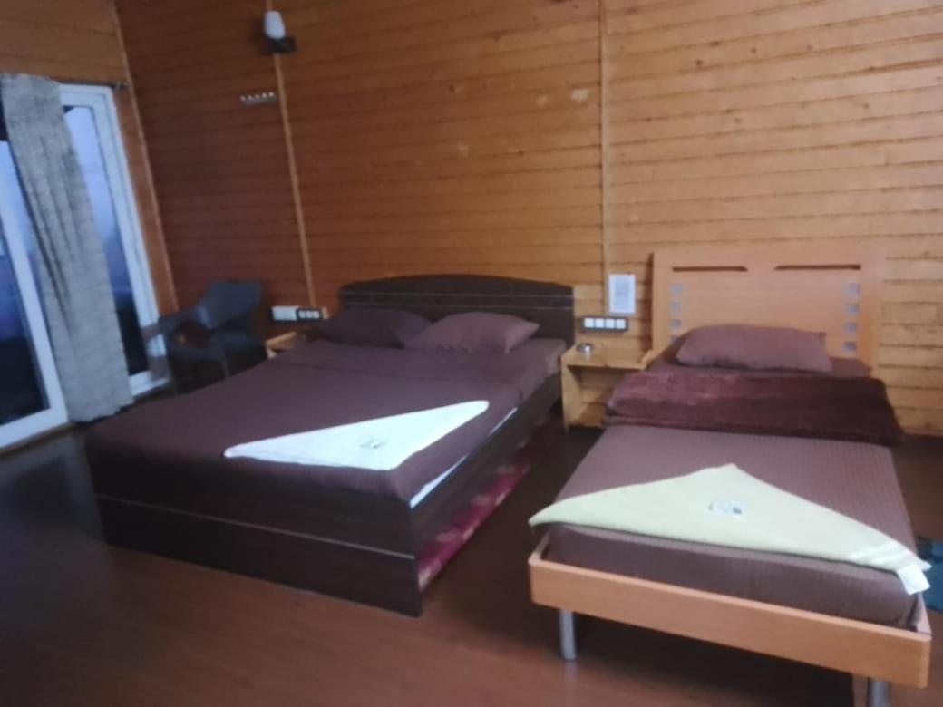 Homestay Achus Wood House *