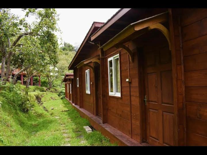 Achus Wood House Homestay *