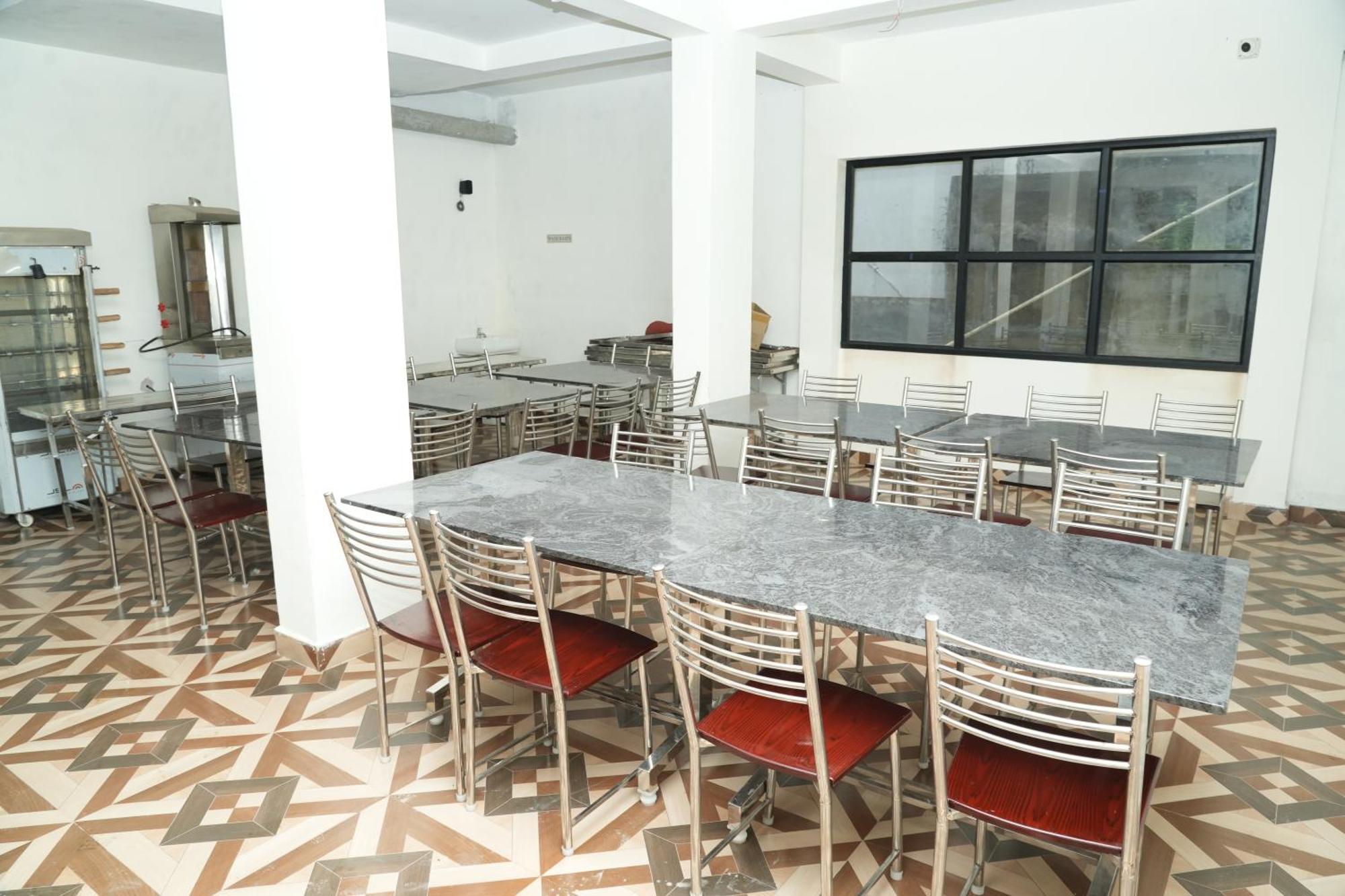 Vetrivel International By Brown Tree Hotel