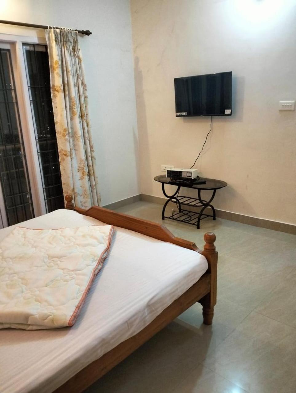 Thangam Holiday home *