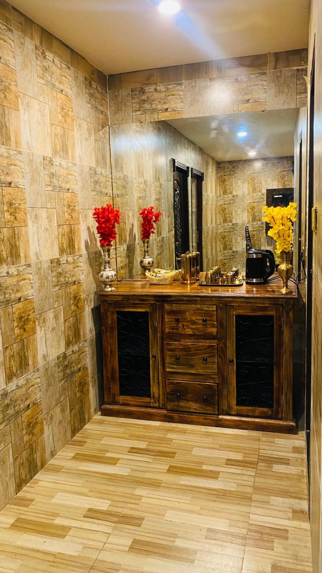 Hotel Hyders Park- The Luxury