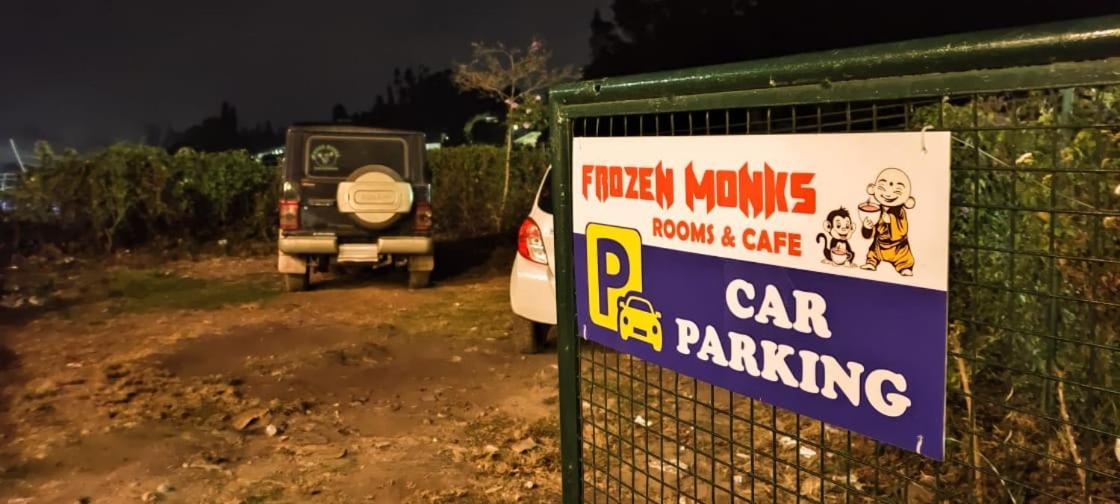 Homestay Frozen Monks *