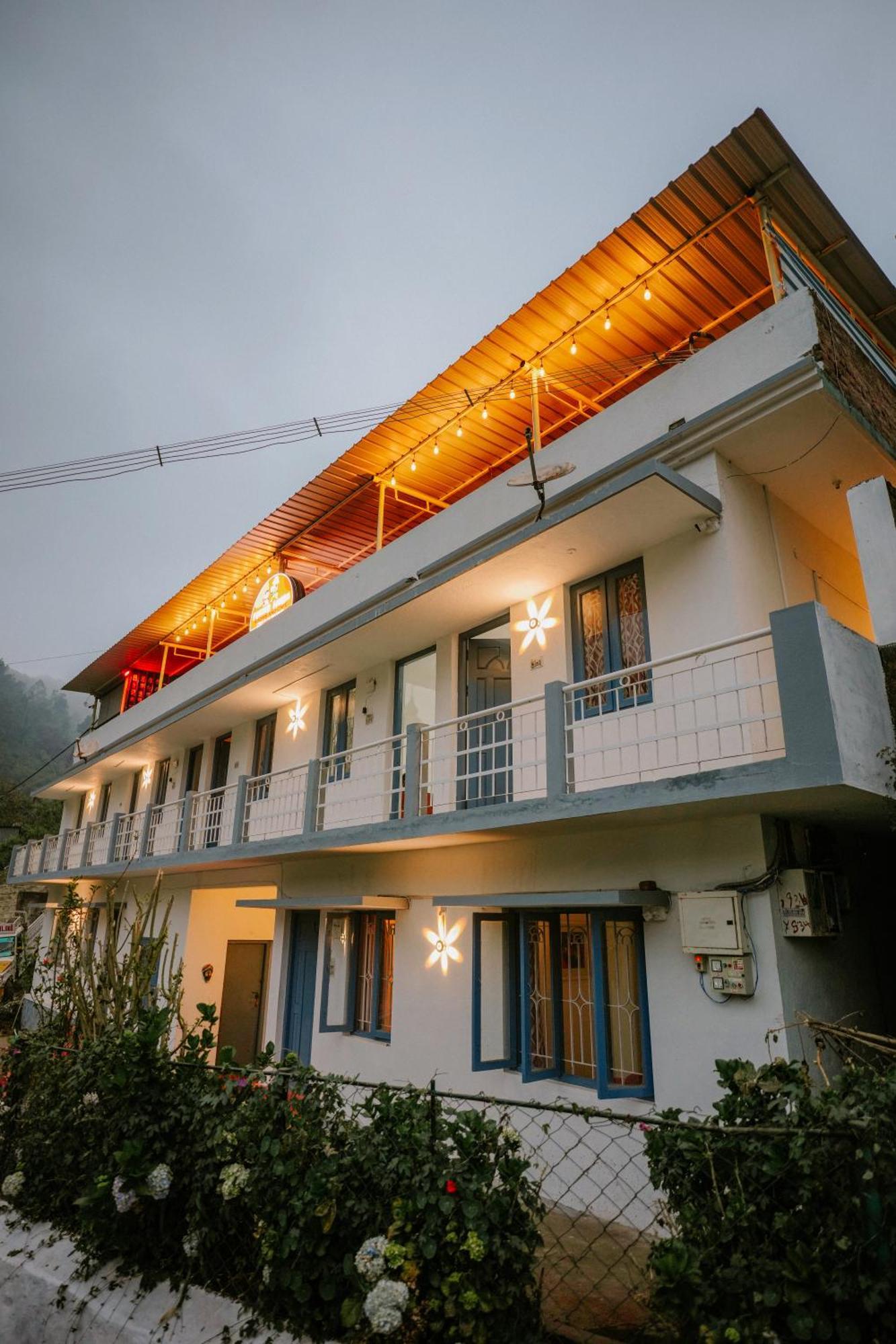 Homestay Frozen Monks *