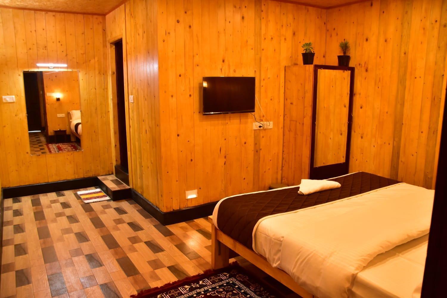 Loft Wood House Family Homestay *